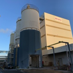 Oostende, EVONIK DEGUSA Oostende. Kusters vogelwerende netten over 6 Silo's