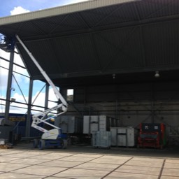 lays Broek op LangendijkKusters  Netten tegen spreeuwenoverlast boven aardappel losplaats